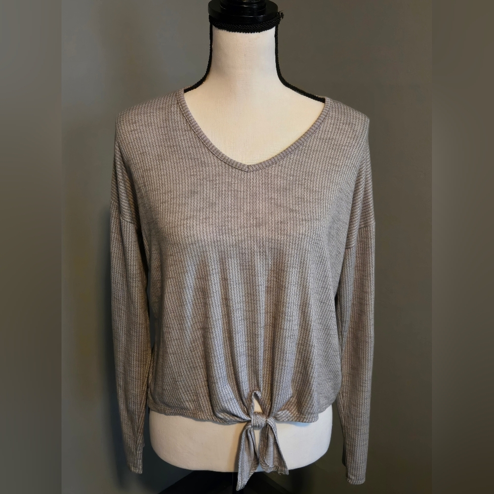 Euc Long Sleeve Light Greenish Gray  Women's Top W Tie Sz S. By Pink Republic.